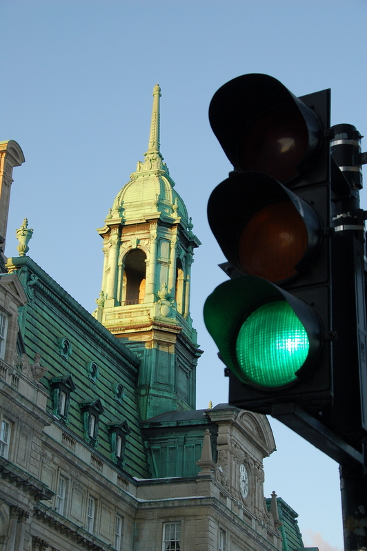 traffic light in montreal